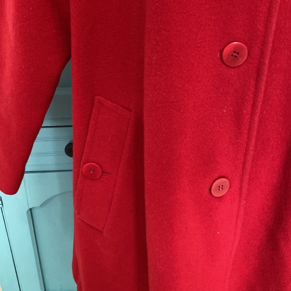 Brooks Brothers Red Wool Coat. Quilted lining. Made in Italy. See measurements - Picture 4 of 13